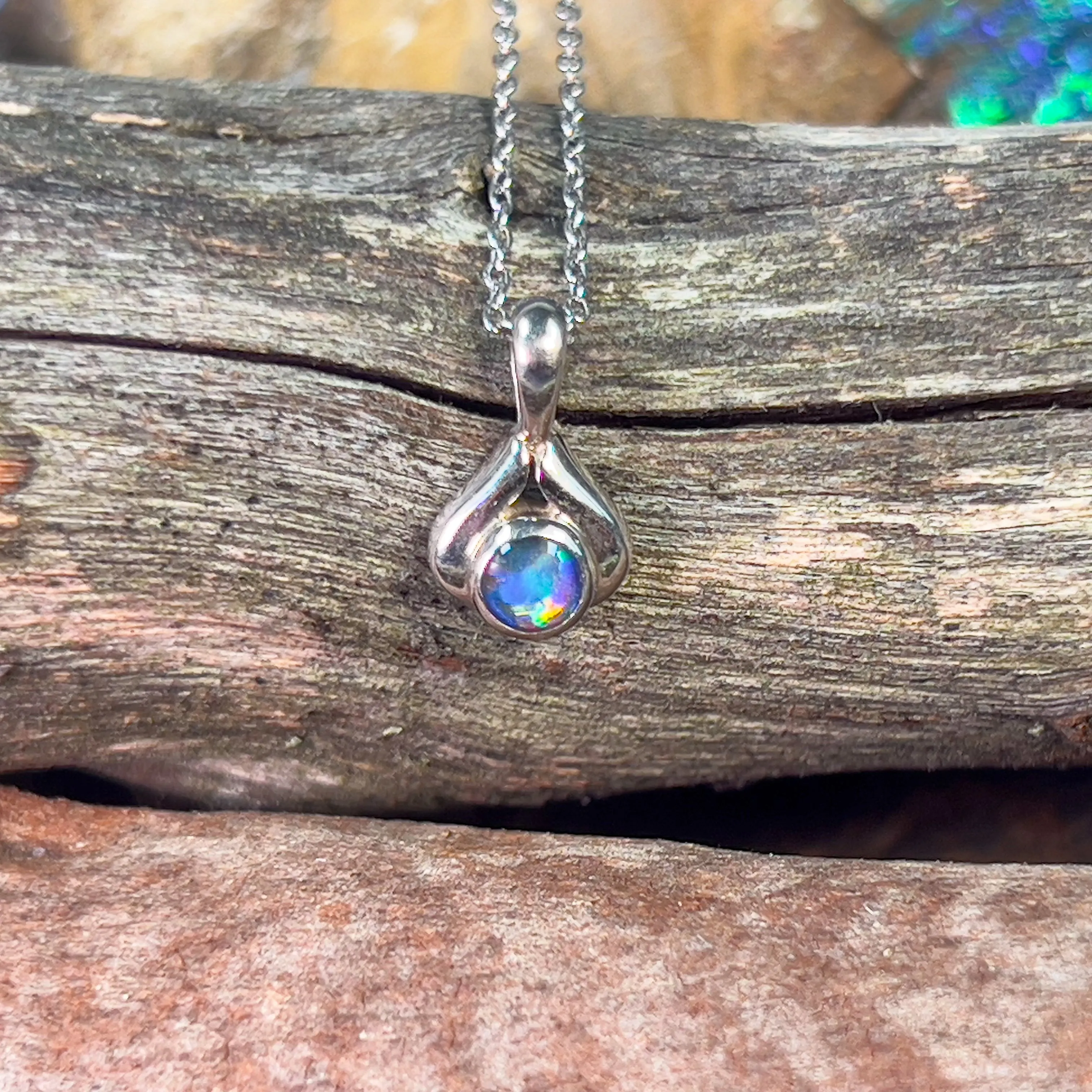 18kt White Gold Opal triplet pendant 3.5mm