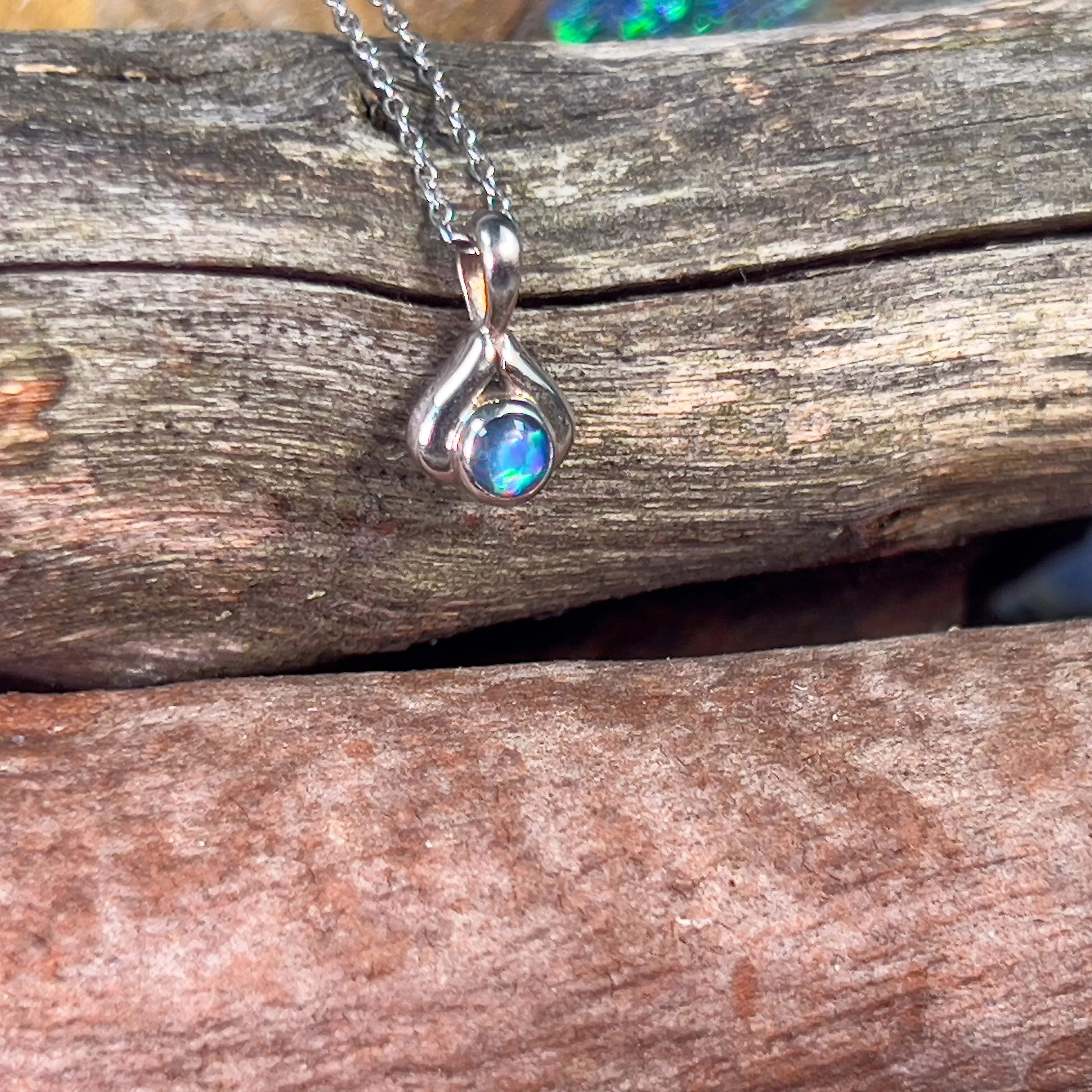 18kt White Gold Opal triplet pendant 3.5mm