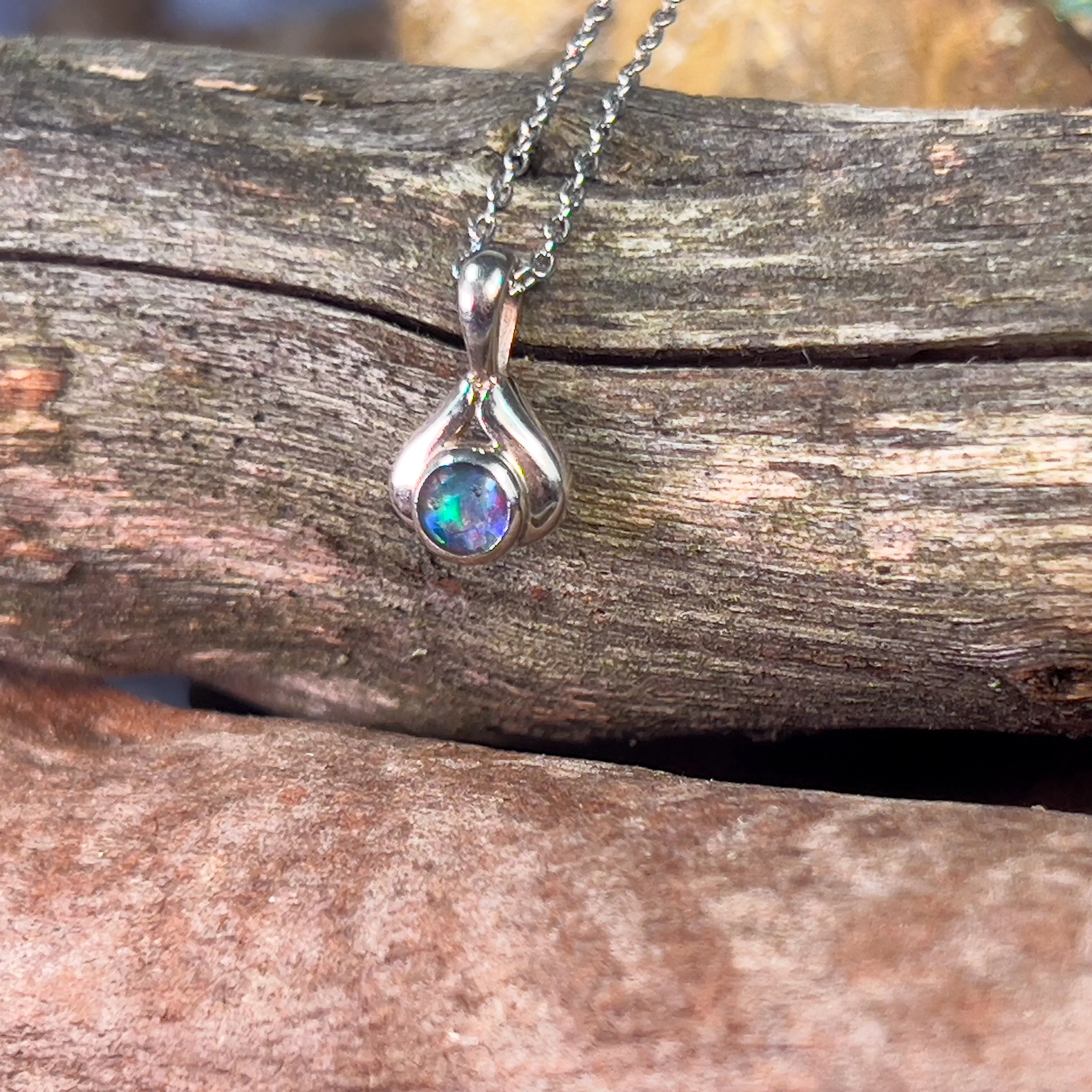 18kt White Gold Opal triplet pendant 3.5mm