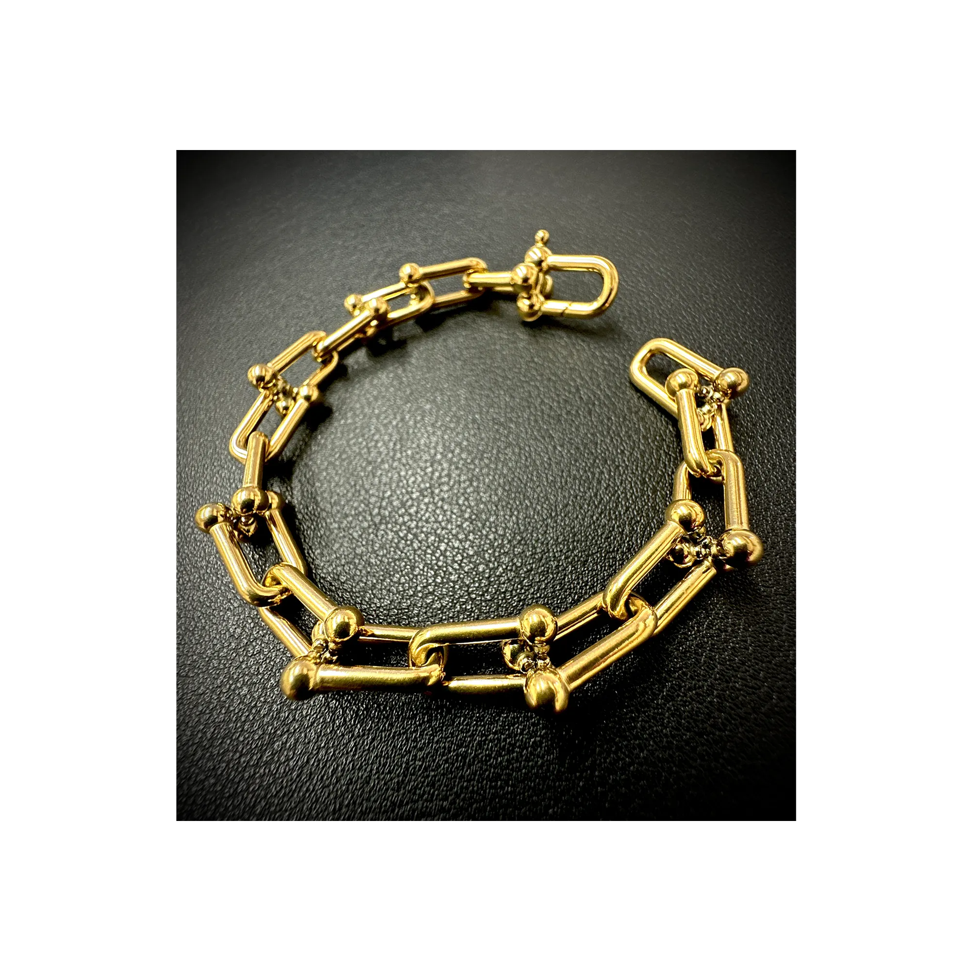 BG525G B.Tiff Horseshoe Link Gold Chain Bracelet