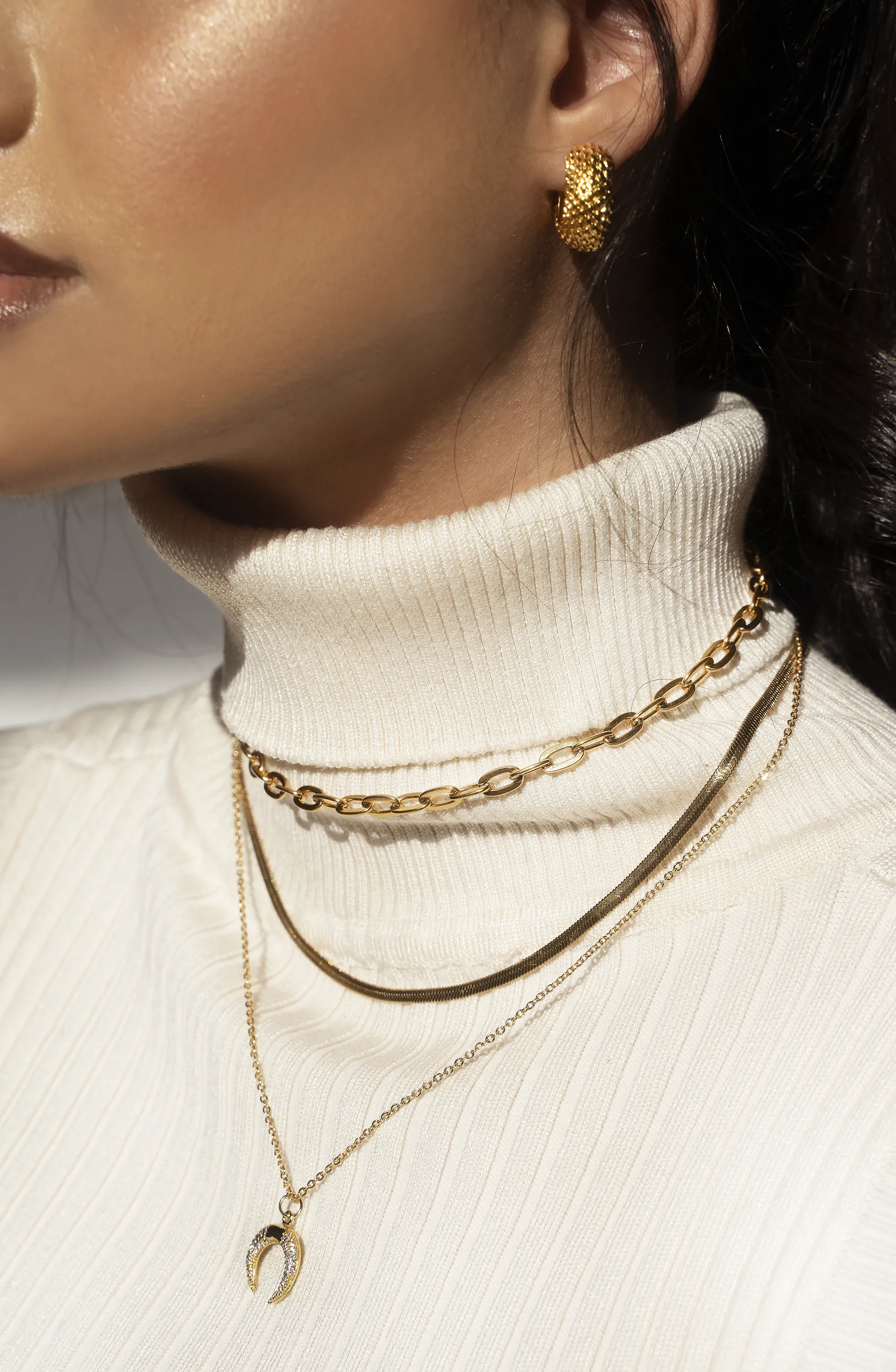 Brightly Polished Kylie Chain Choker - Feminine and Contemporary Accessory for Day or Night with Elongated Slinky Links and 18K Gold Plating
