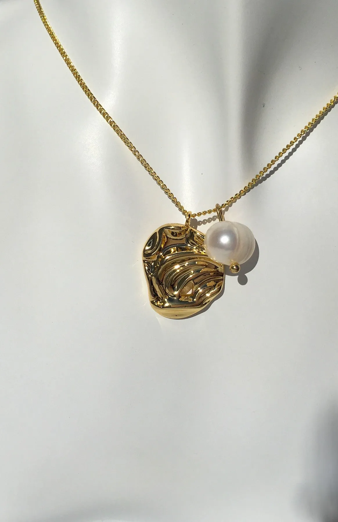 Coquille 18K Gold Seashell Pearl Necklace