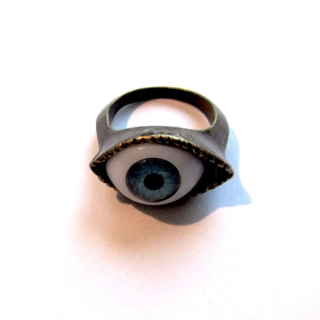 Dramatic Single Eye Set Ring