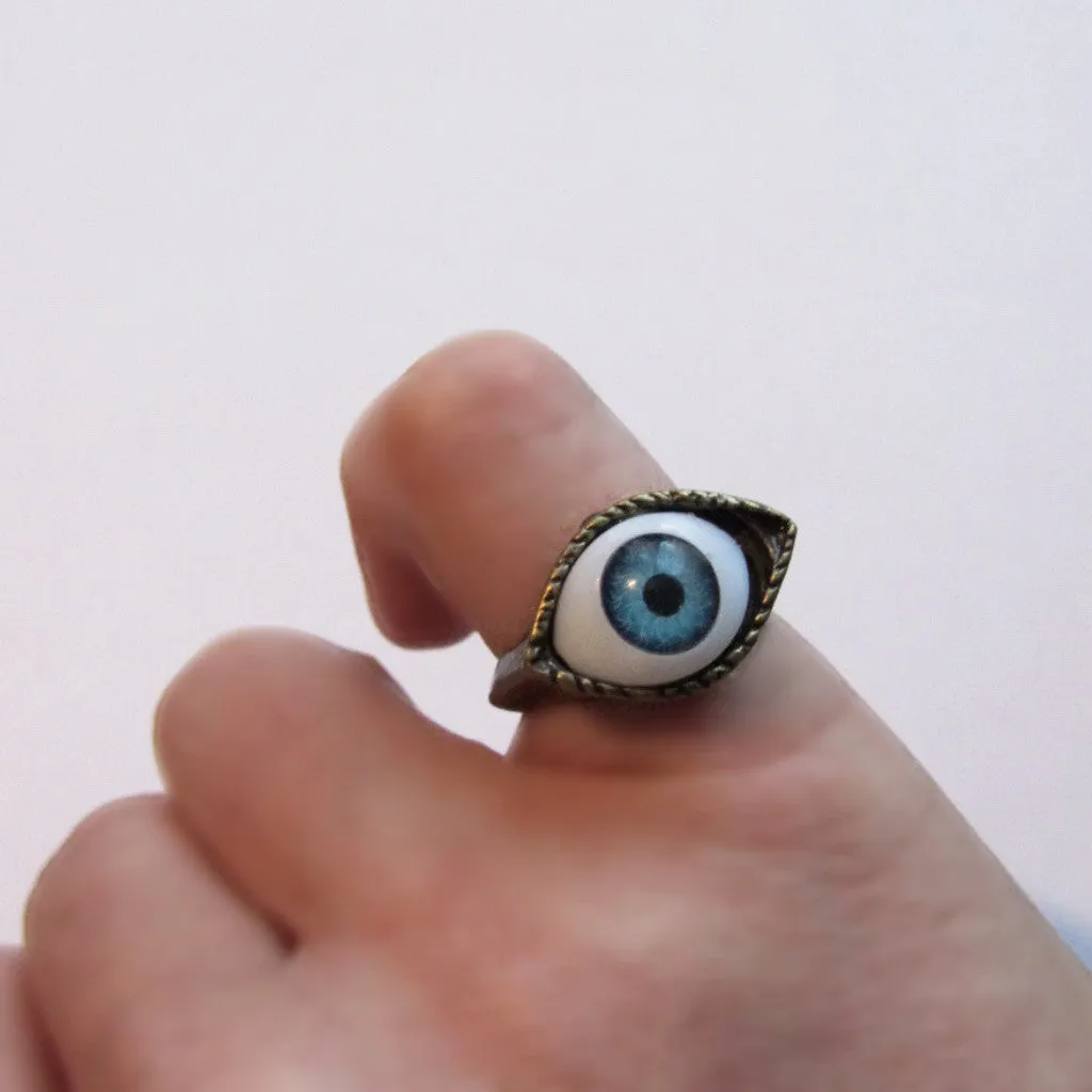 Dramatic Single Eye Set Ring