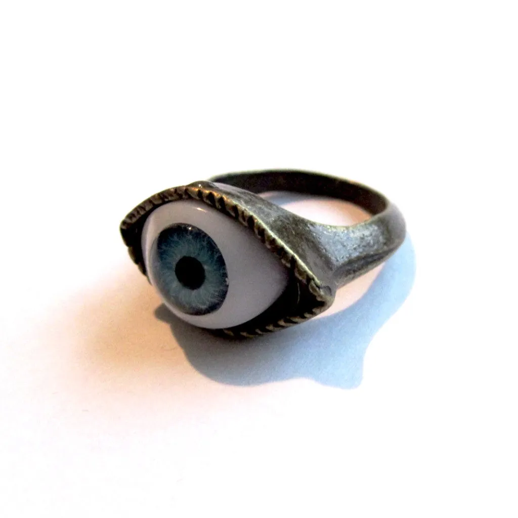 Dramatic Single Eye Set Ring