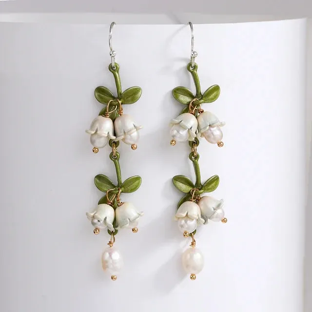 Greatera White Floral Leaf Necklace