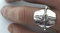Single Rowing Shell on Signet Style Ring