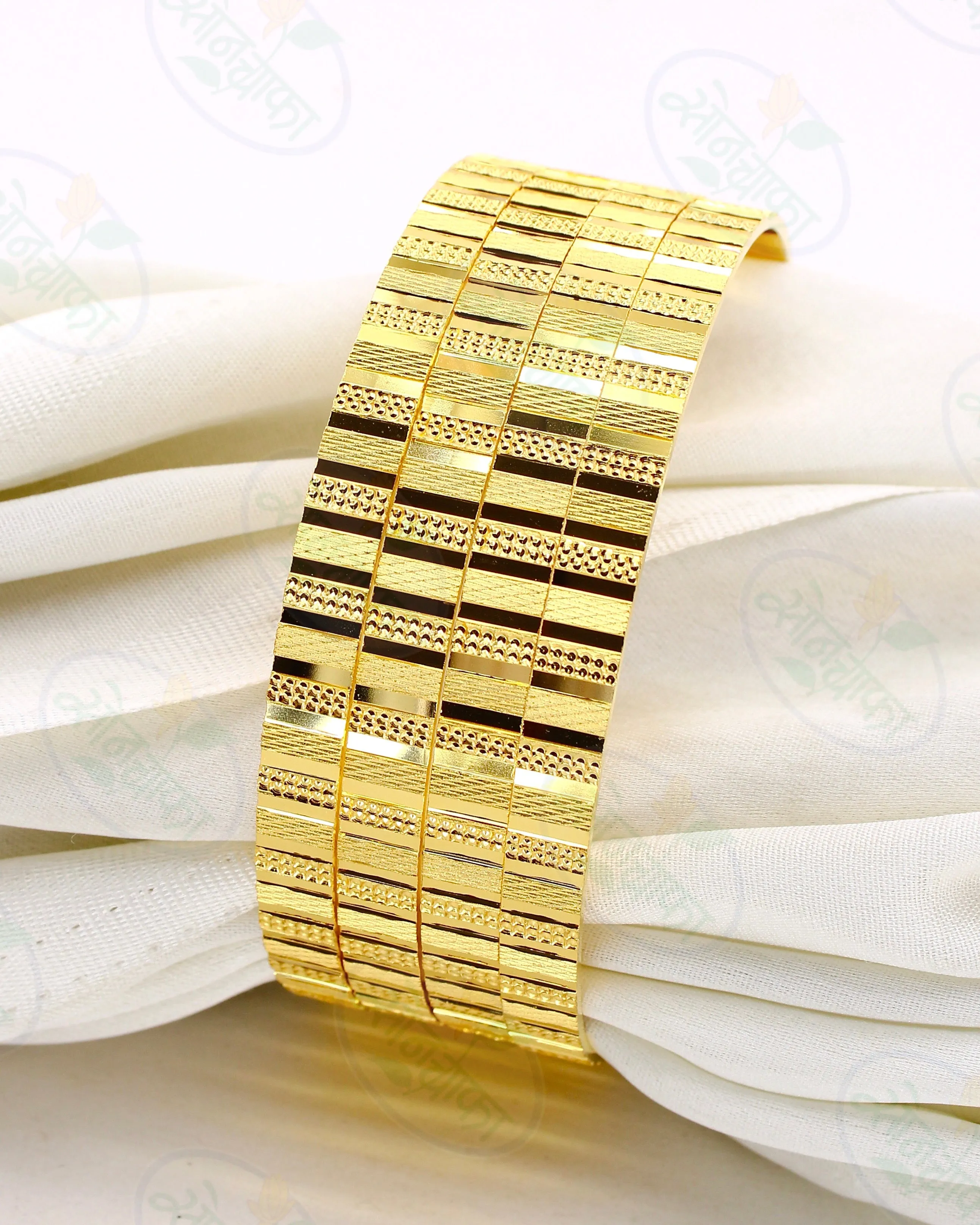 SLEEK STYLE GOLD PLATED BANGLES