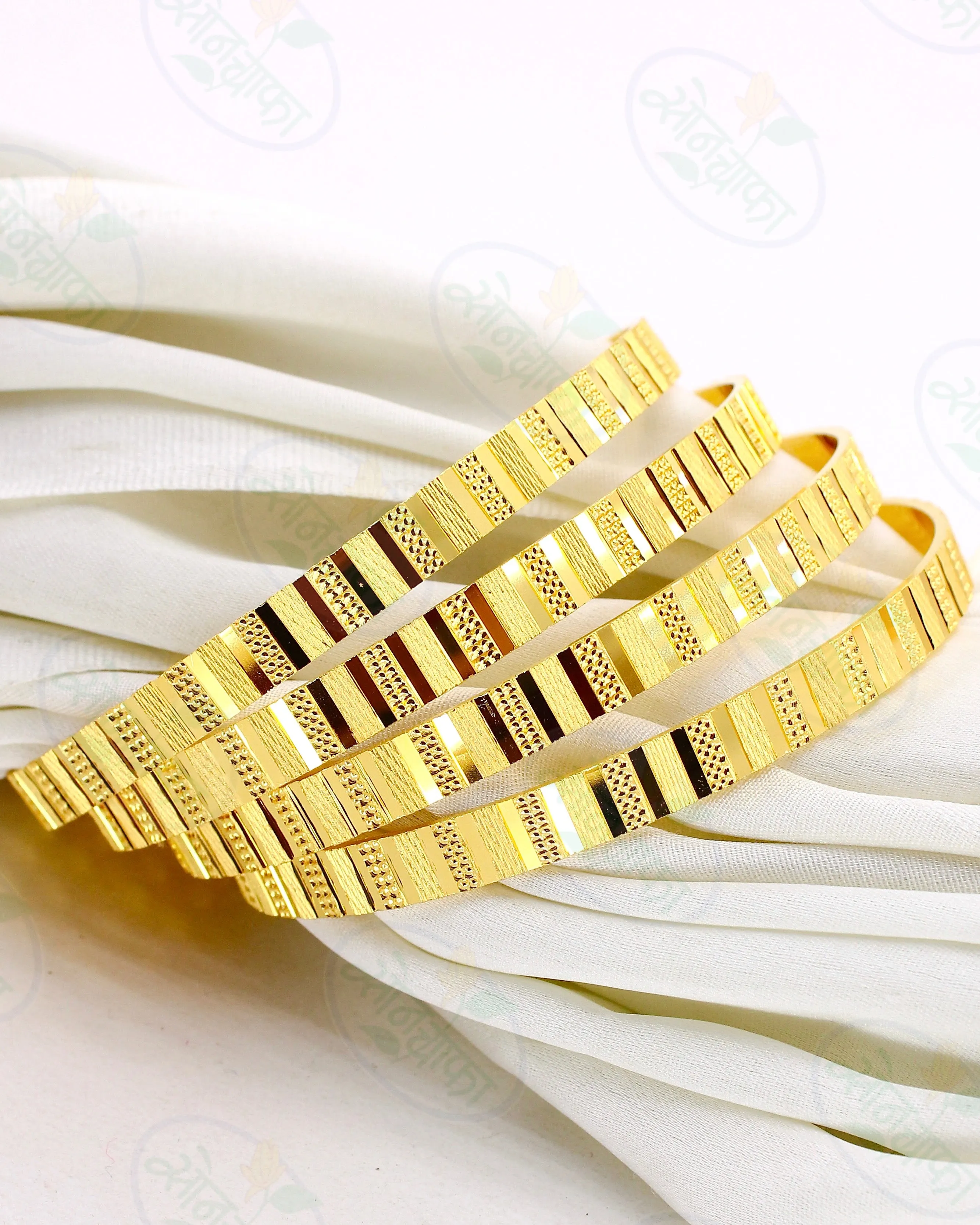 SLEEK STYLE GOLD PLATED BANGLES
