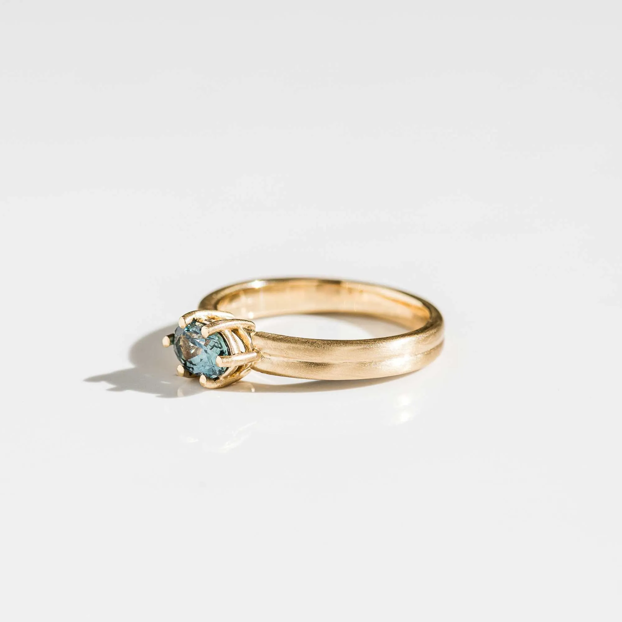 Teal Montana Sapphire East-West Ring in 14k Gold